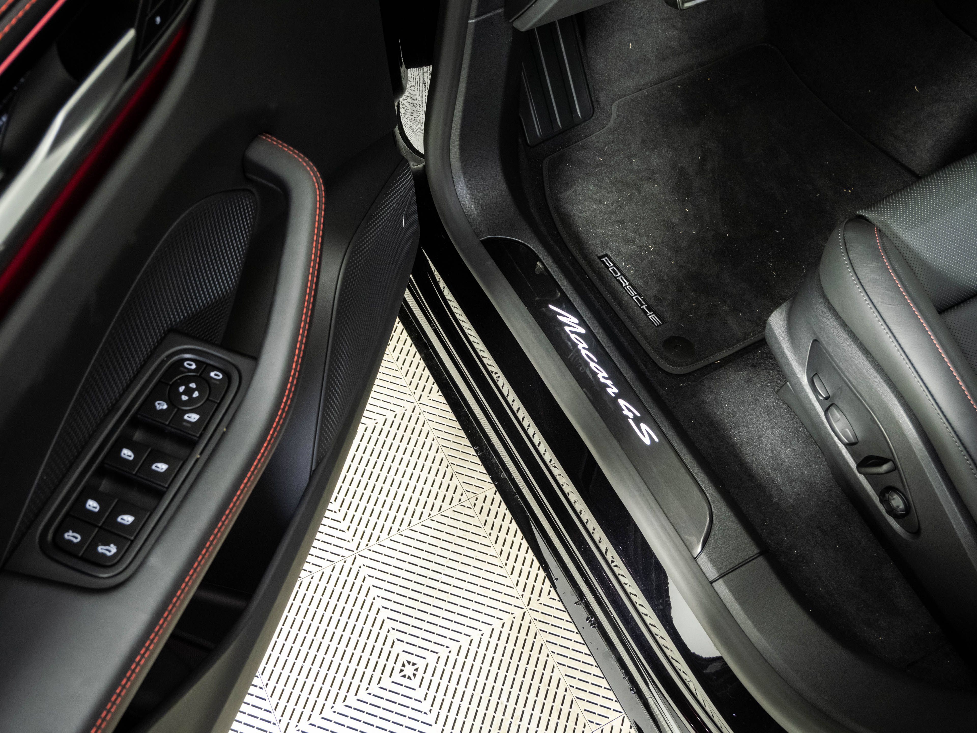 New 2026 Porsche Macan 4S Electric AWD/4WD image 8