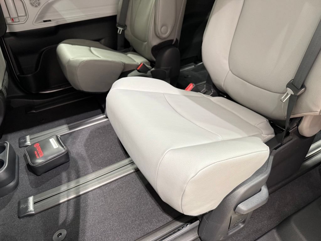 New 2026 Toyota Sienna XLE FWD image 21