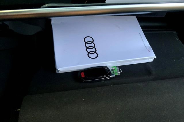 Used 2022 Audi S8 image 12