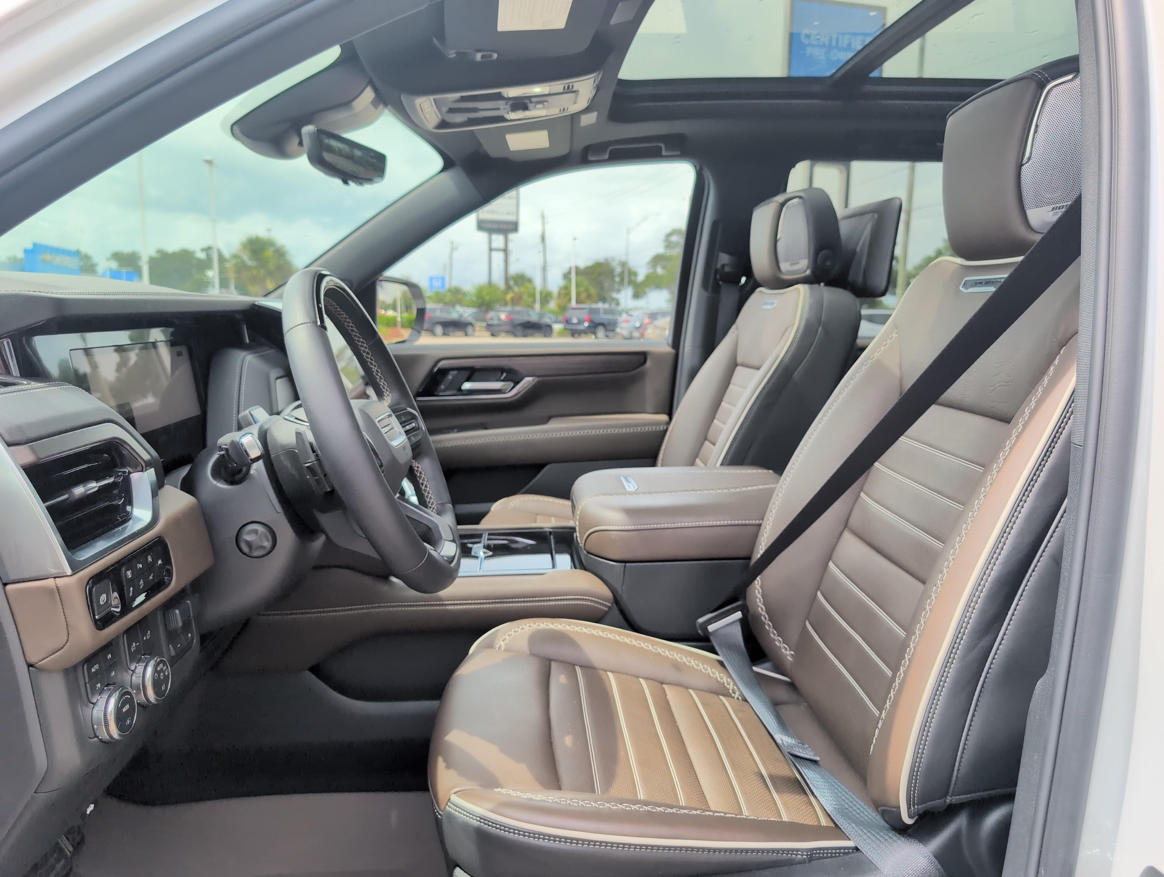 Used 2025 GMC Yukon Denali Ultimate w/ LPO, Floor Liner Package AWD/4WD image 14