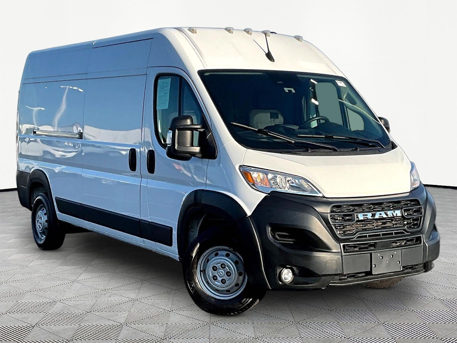 Used 2024 RAM ProMaster 2500 w/ Convenience Group FWD image 3