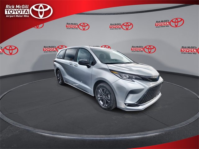 Certified 2025 Toyota Sienna XSE image 2