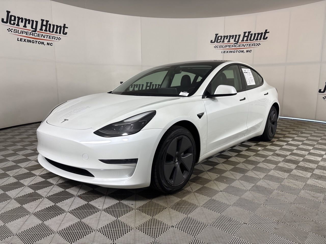 Used 2023 Tesla Model 3 Standard Range image 1