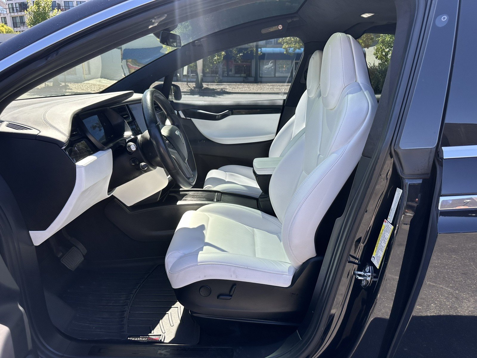 Used 2018 Tesla Model X 75D AWD/4WD image 18