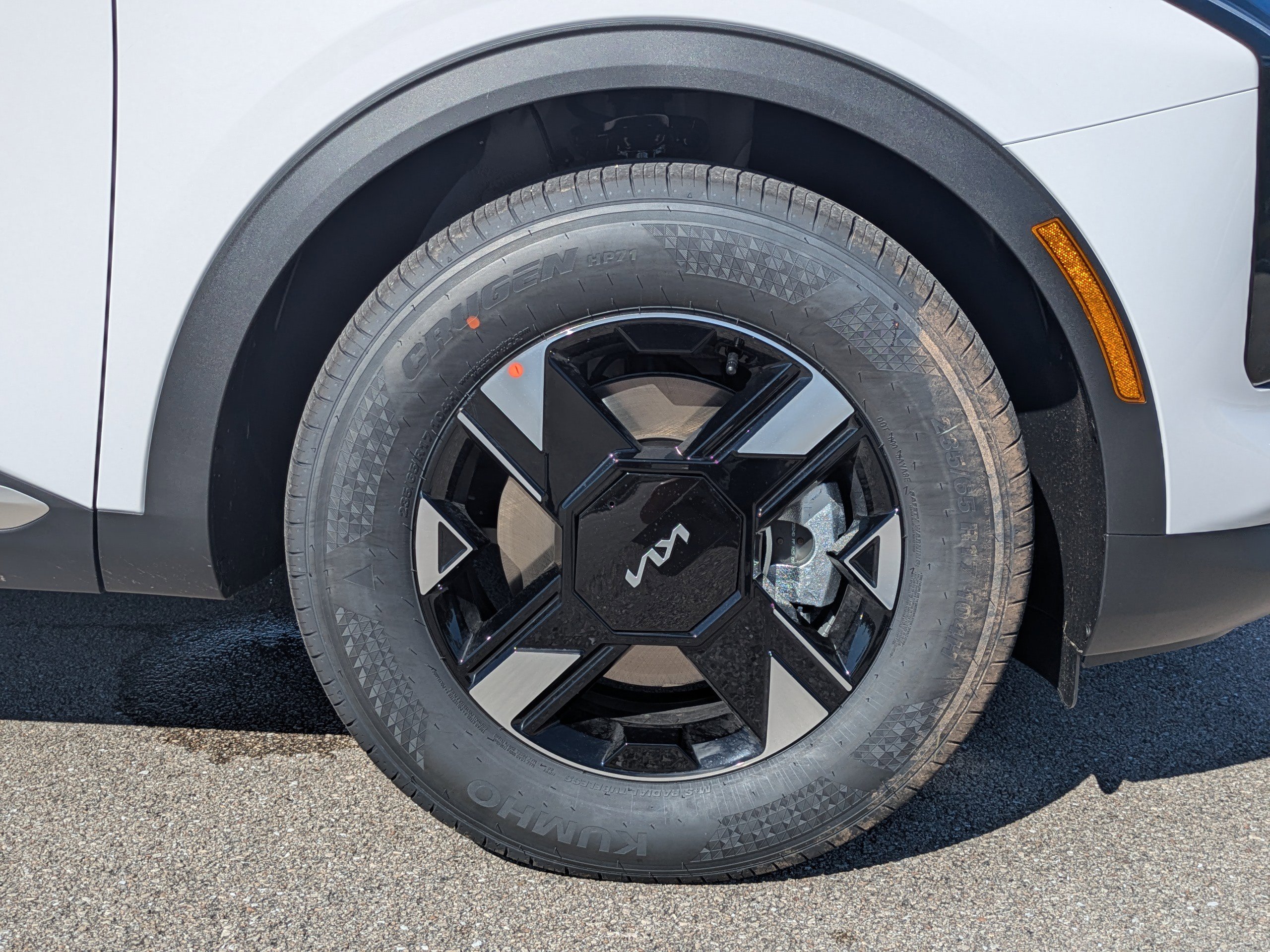 New 2026 Kia Sportage LX FWD image 11