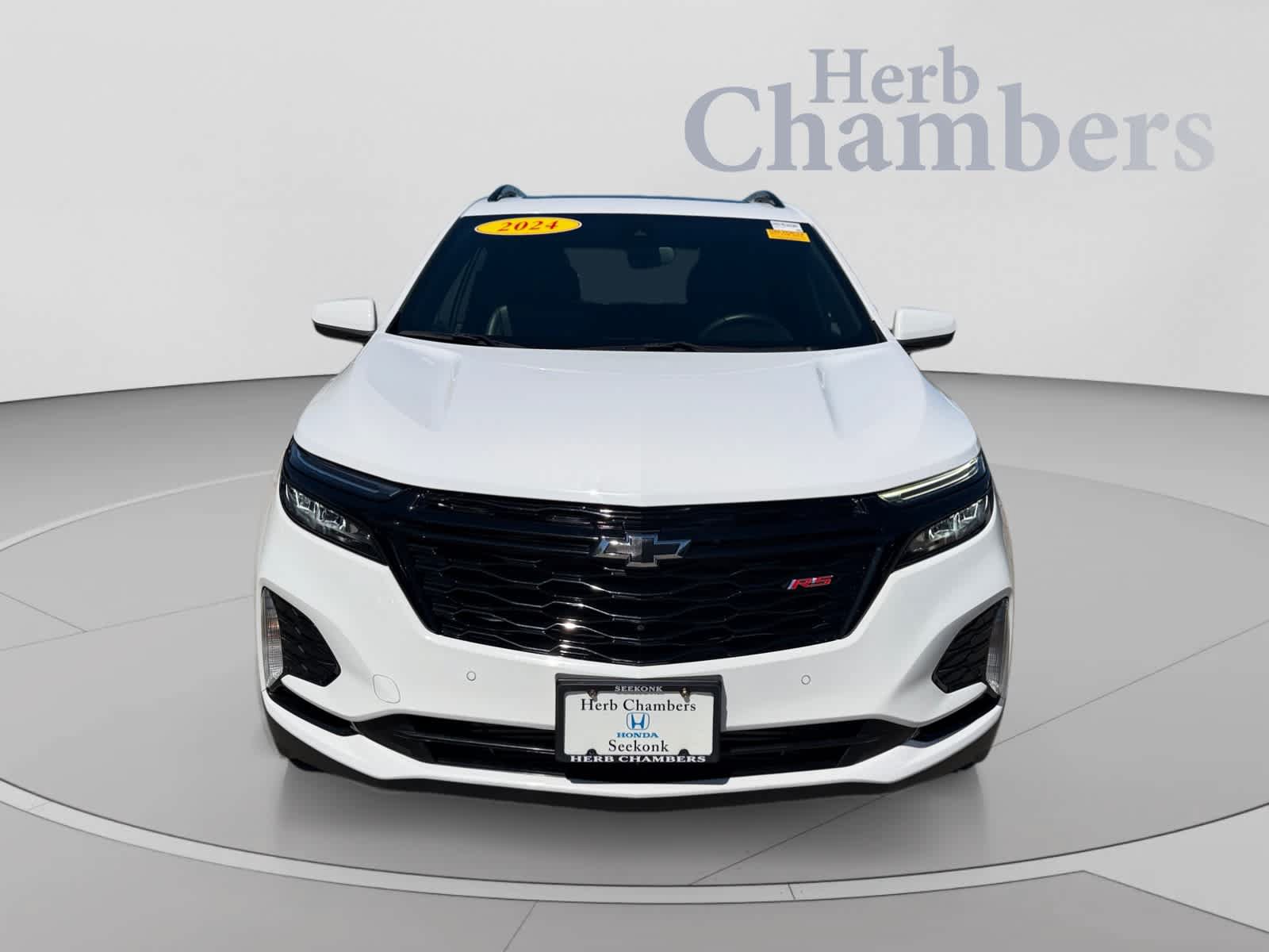 Used 2024 Chevrolet Equinox RS AWD/4WD image 2