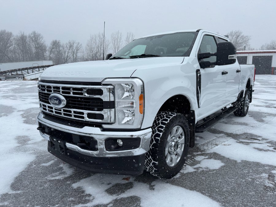 Used 2023 Ford F350 XLT image 1