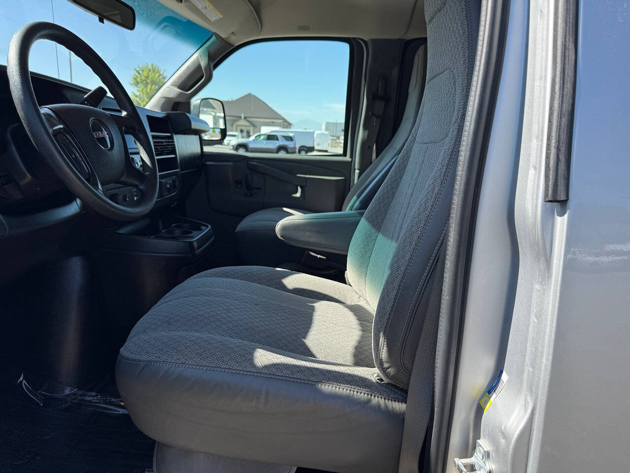 Used 2016 GMC Savana 3500 LT w/ LT Preferred Equipment Group RWD image 15