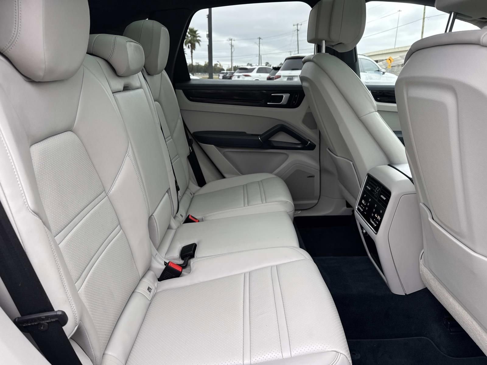 Used 2021 Porsche Cayenne S image 9