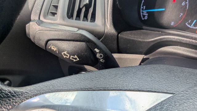 Used 2020 Ford Transit Connect XLT image 28