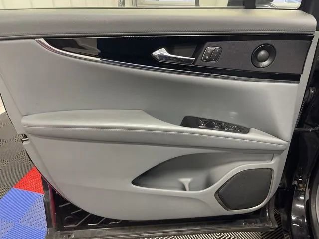 Used 2022 Lincoln Nautilus Reserve image 8