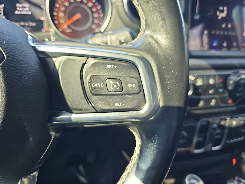 Used 2019 Jeep Wrangler Unlimited Sahara w/ Uconnect 4C Nav & Sound Group AWD/4WD image 18
