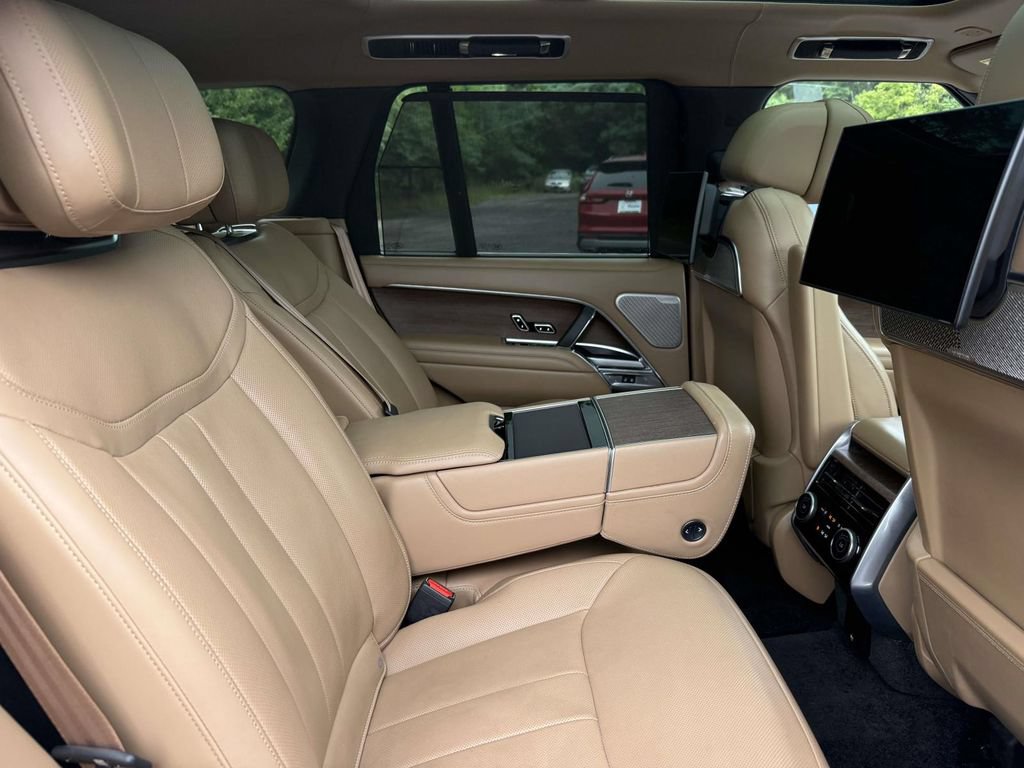Used 2024 Land Rover Range Rover Autobiography AWD/4WD image 16