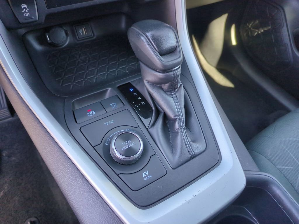 Used 2025 Toyota RAV4 XLE AWD/4WD image 20
