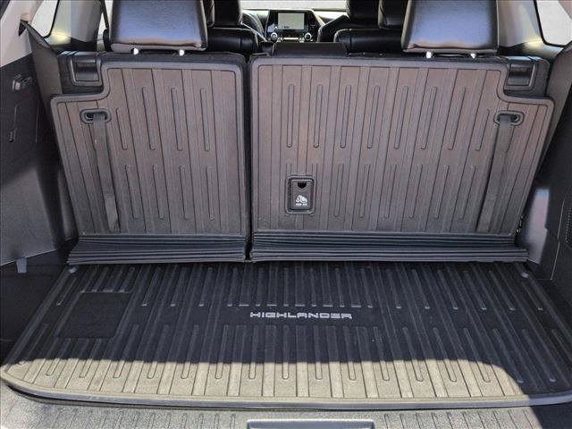 Used 2023 Toyota Highlander XLE FWD image 10