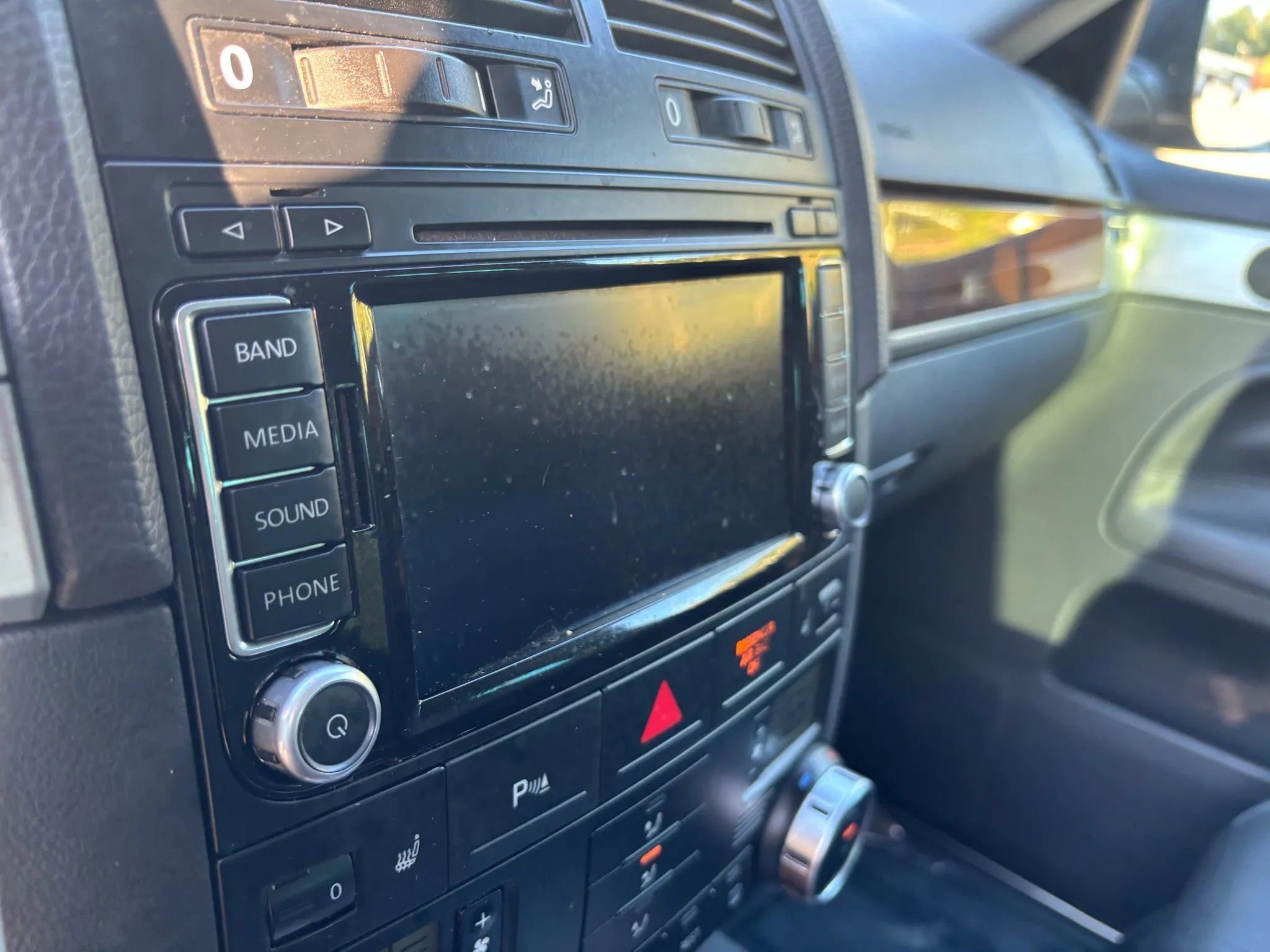 Used 2009 Volkswagen Touareg VR6 image 21