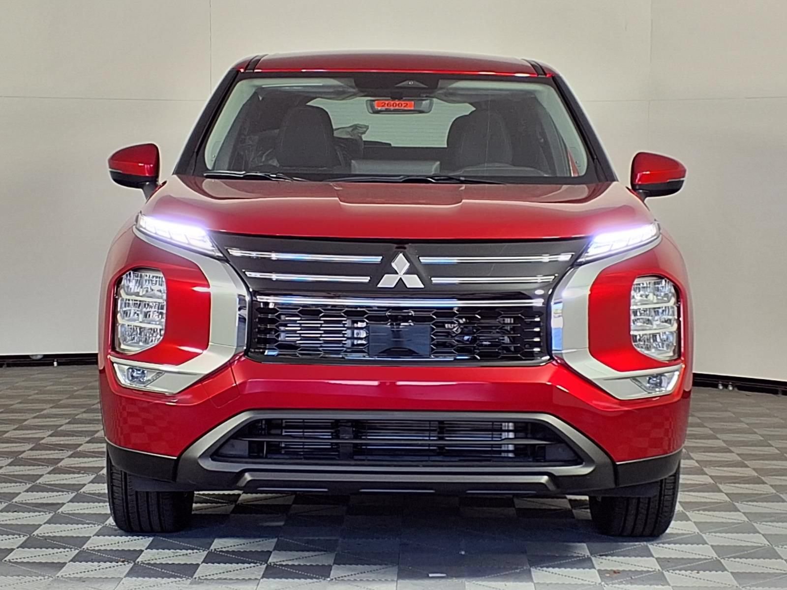 New 2026 Mitsubishi Outlander ES FWD image 2