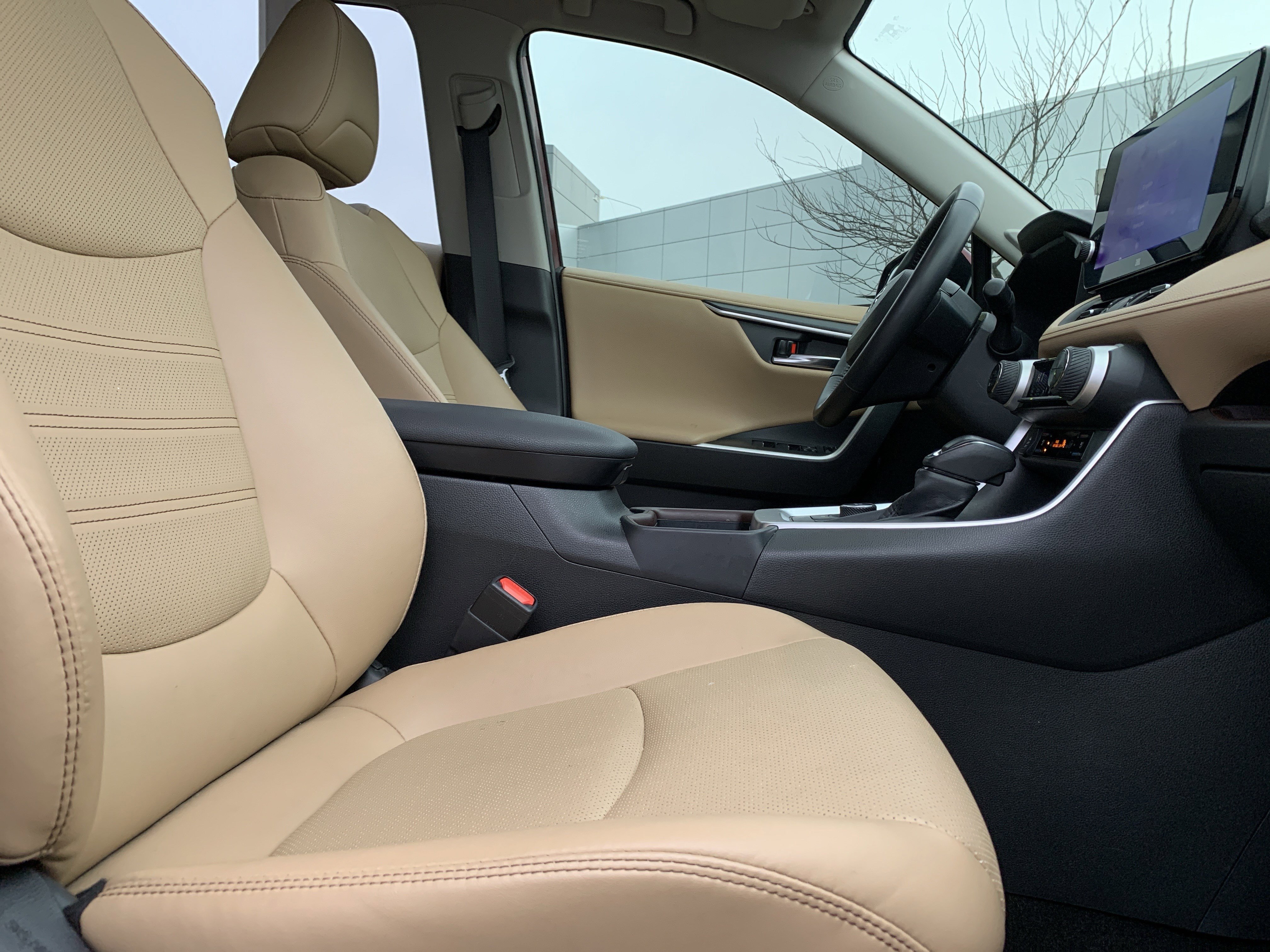 Used 2023 Toyota RAV4 Limited image 35