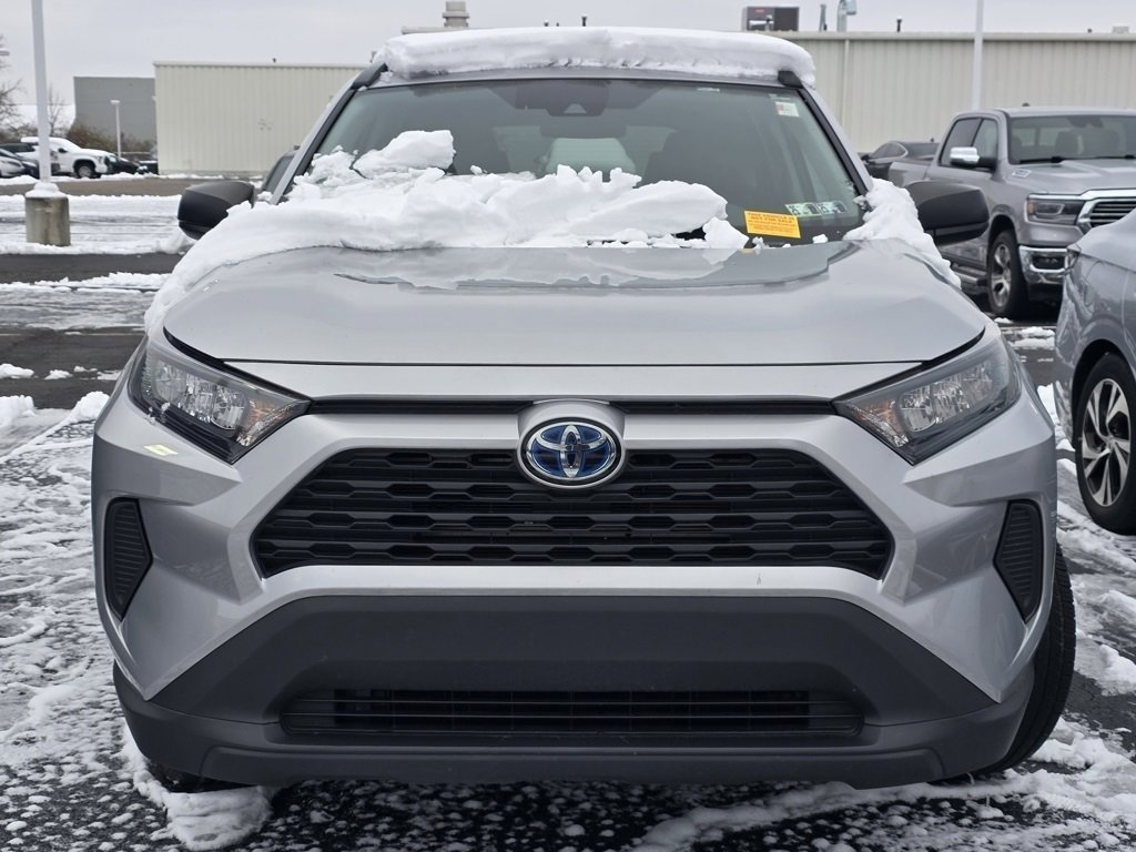 Used 2020 Toyota RAV4 LE image 2
