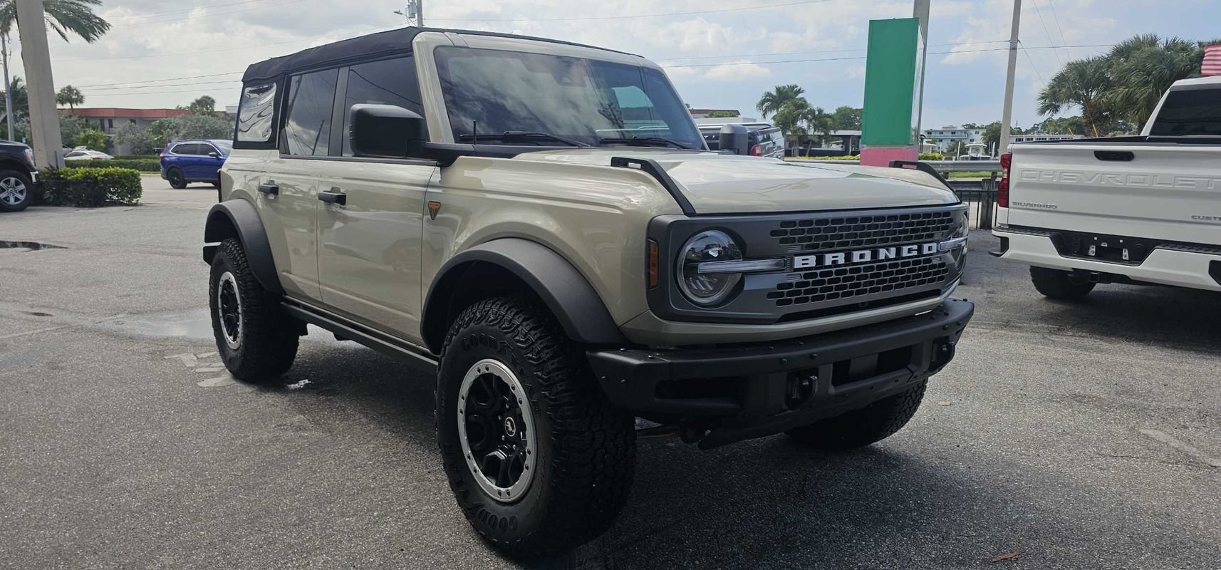 Used 2025 Ford Bronco Badlands w/ Sasquatch Package AWD/4WD image 7