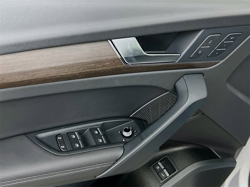 Used 2023 Audi Q5 e Premium Plus w/ Premium Plus Package image 20