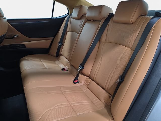 Used 2024 Lexus ES 300h w/ Technology Package FWD image 13