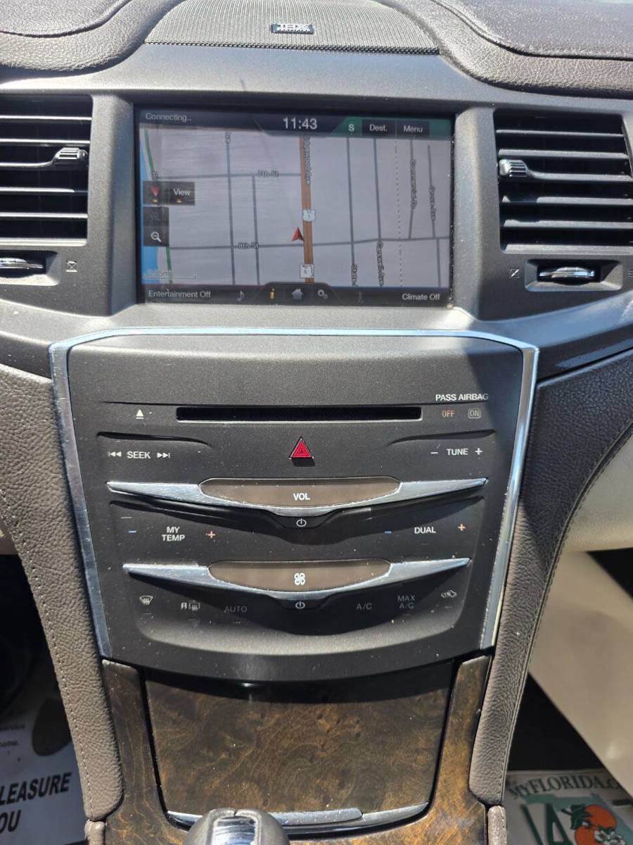 Used 2014 Lincoln MKS w/ Equipment Group 101A FWD image 15
