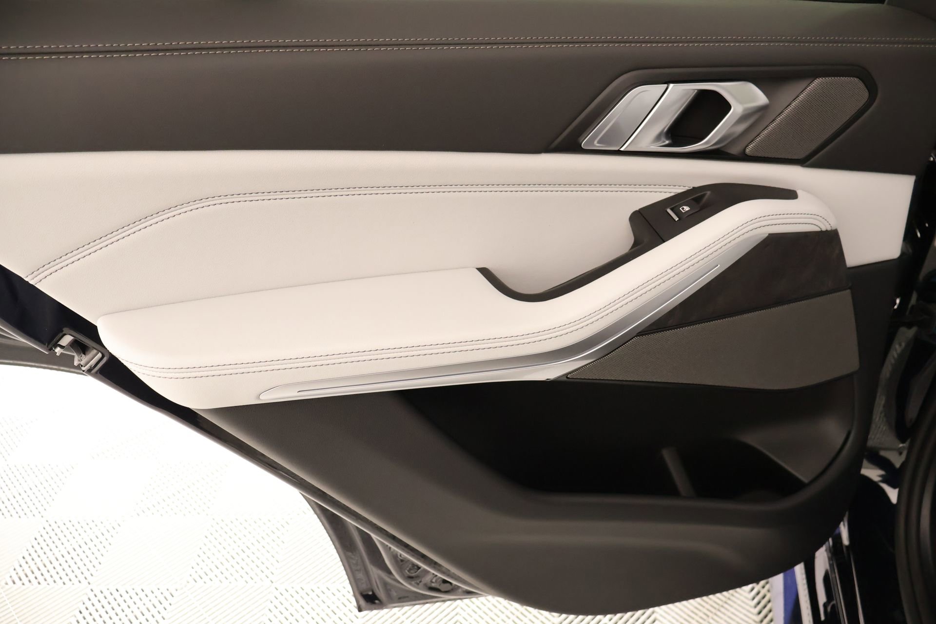 New 2026 BMW X5 xDrive40i AWD/4WD image 18