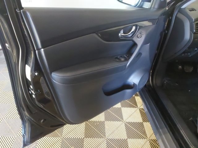 Used 2018 Nissan Rogue S AWD/4WD image 14