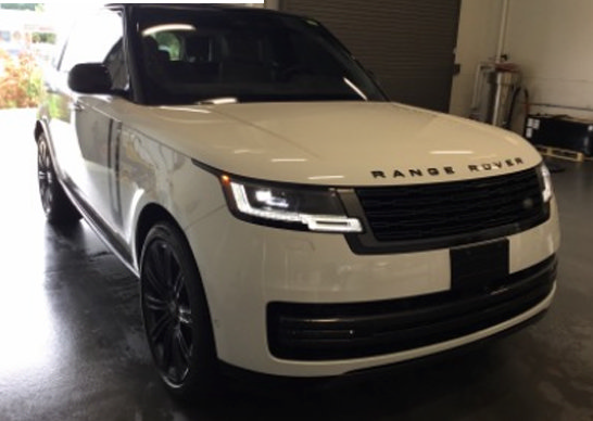 Used 2025 Land Rover Range Rover SE AWD/4WD image 3
