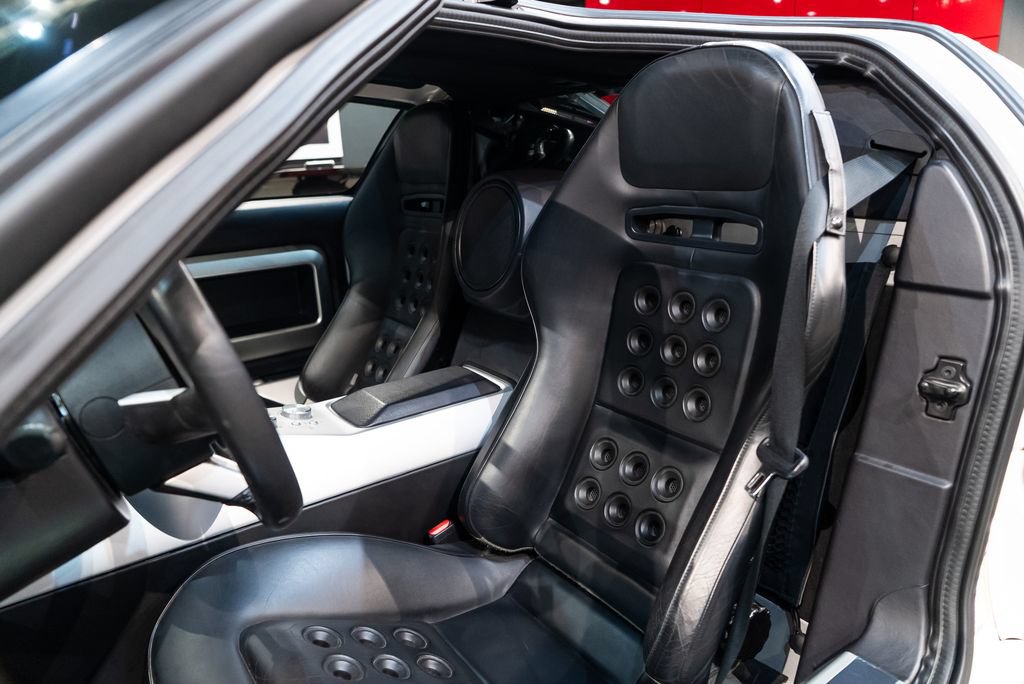 Used 2005 Ford GT RWD image 4
