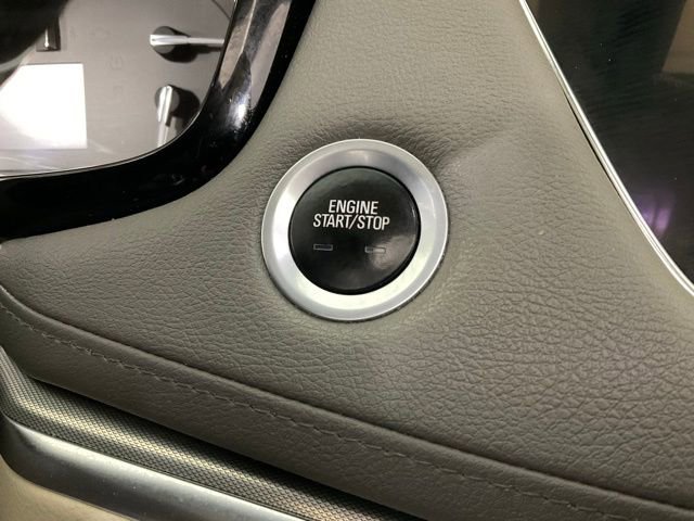 Used 2018 Cadillac XT5 Luxury w/ Driver Awareness Package image 15