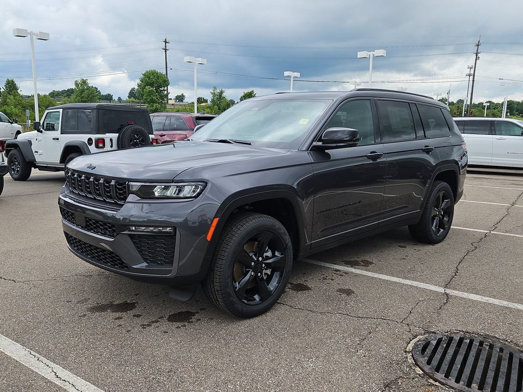 New 2026 Jeep Grand Cherokee Summit AWD/4WD image 2