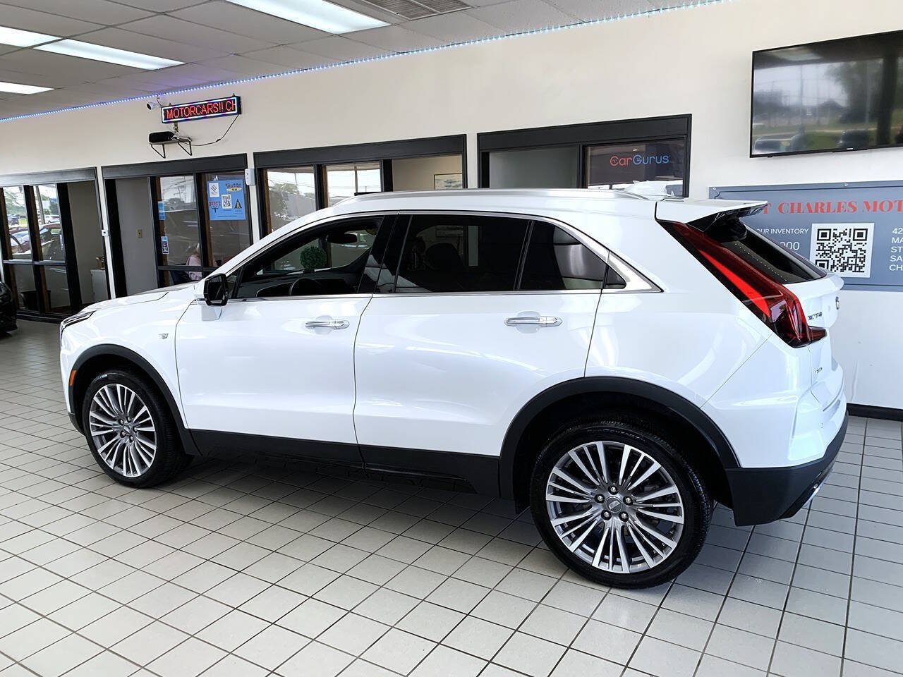 Used 2024 Cadillac XT4 Premium Luxury w/ Cold Weather Package AWD/4WD image 6
