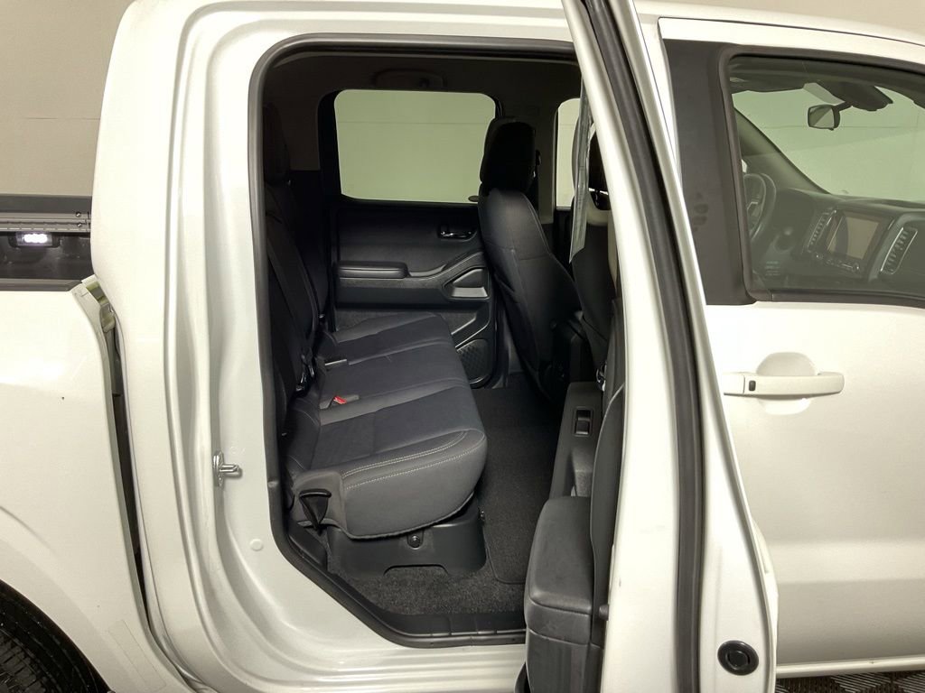 Used 2022 Nissan Frontier SV image 32