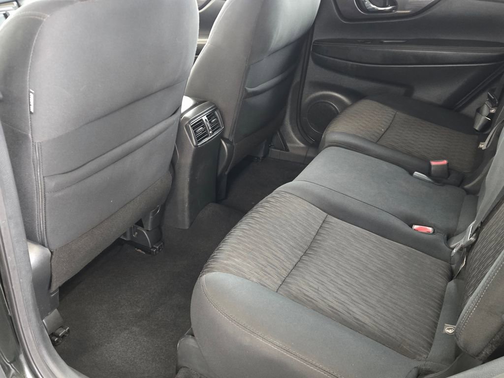 Used 2019 Nissan Rogue SV image 11