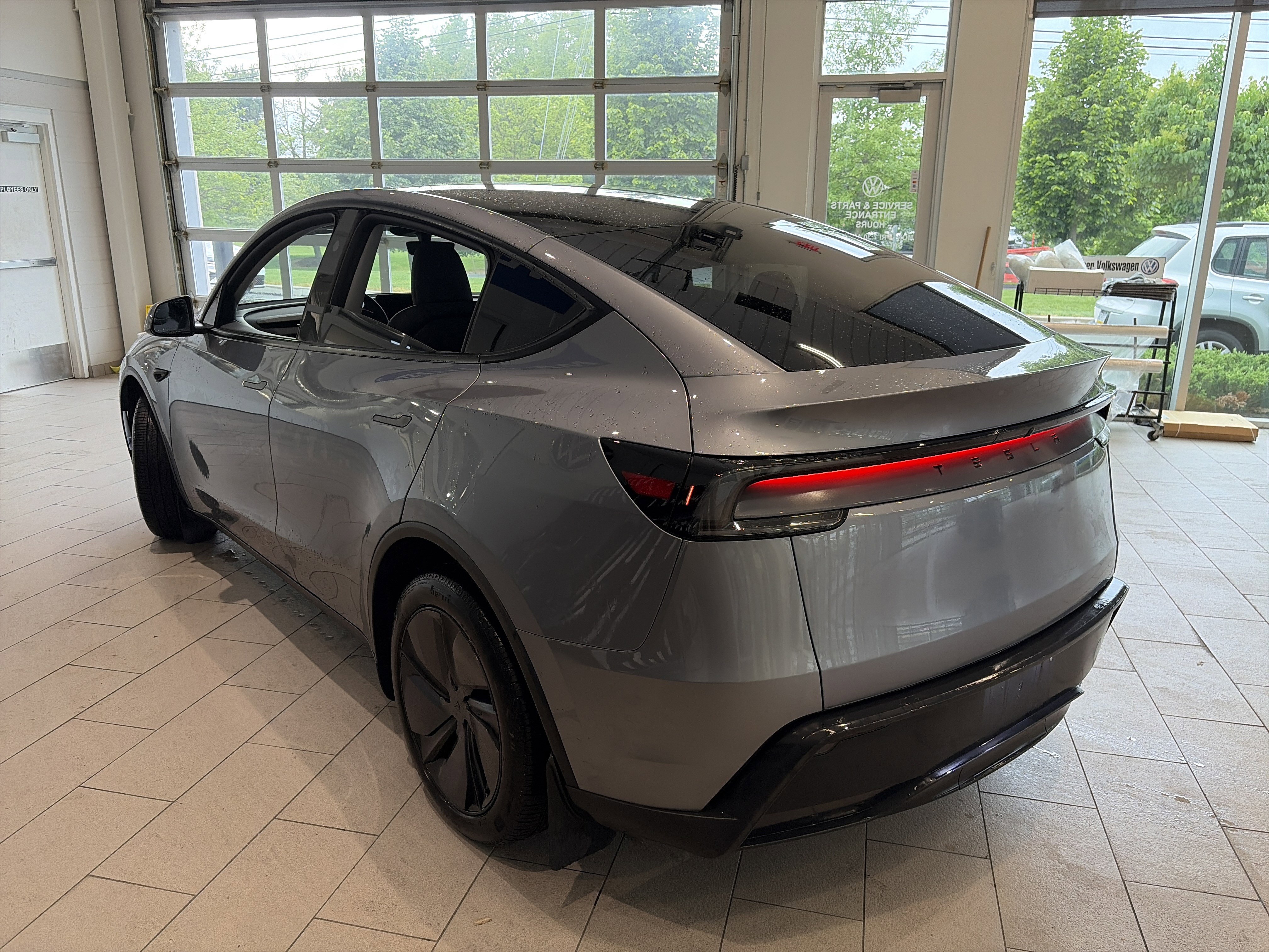 Used 2026 Tesla Model Y 2WD image 4