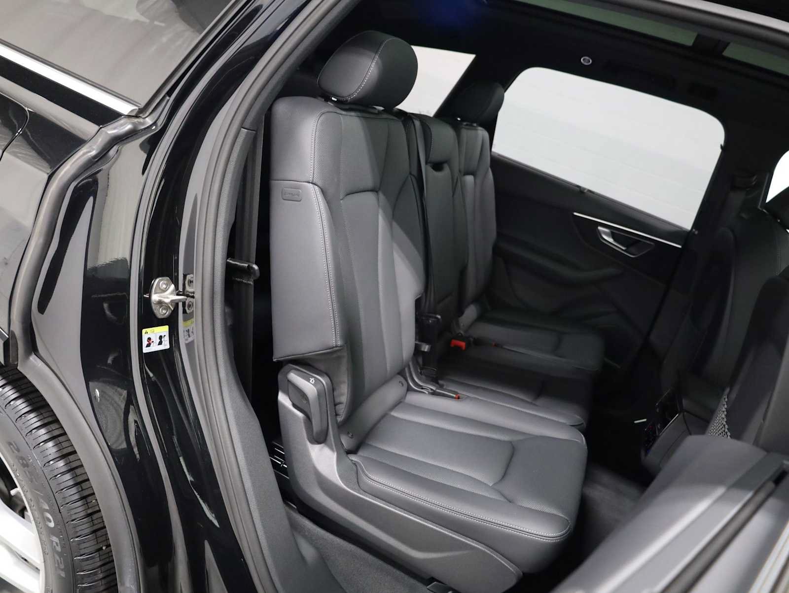 Certified 2025 Audi Q7 3.0T Premium Plus w/ Premium Plus Package AWD/4WD image 35