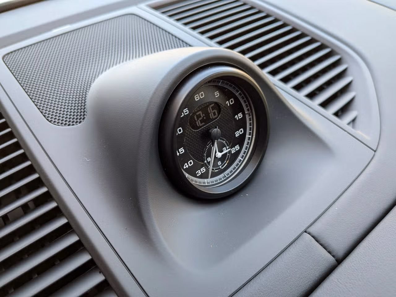 Certified 2025 Porsche Macan S AWD/4WD image 23