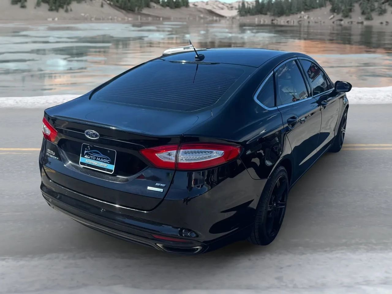Used 2016 Ford Fusion SE w/ Equipment Group 202A FWD image 3