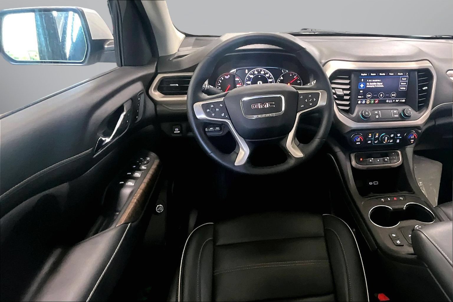 Used 2023 GMC Acadia Denali AWD/4WD image 4