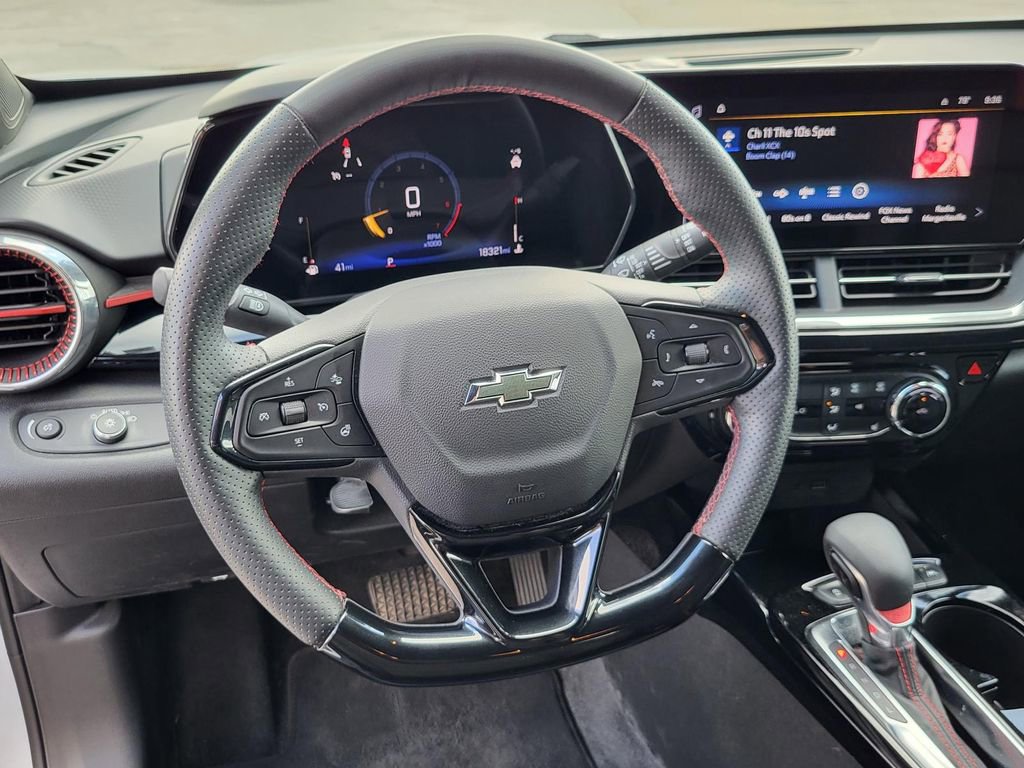 Used 2025 Chevrolet Trax RS image 21