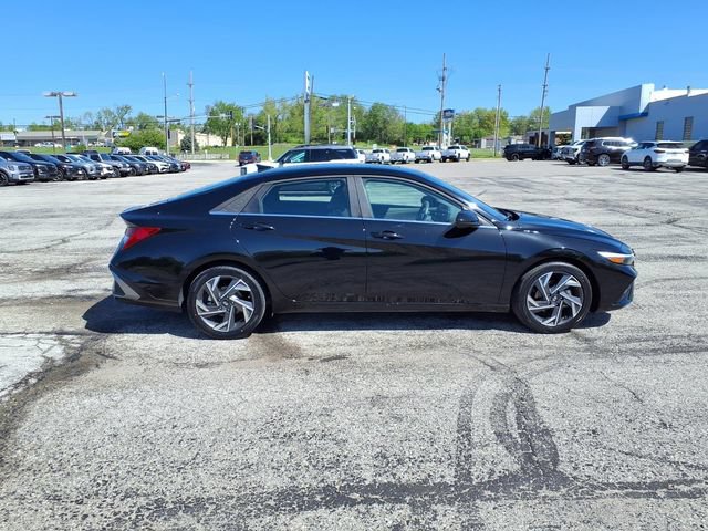 Used 2025 Hyundai Elantra SEL FWD image 12