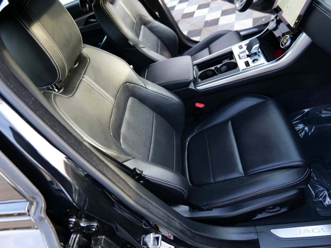 Used 2024 Jaguar XF R-Dynamic SE image 38