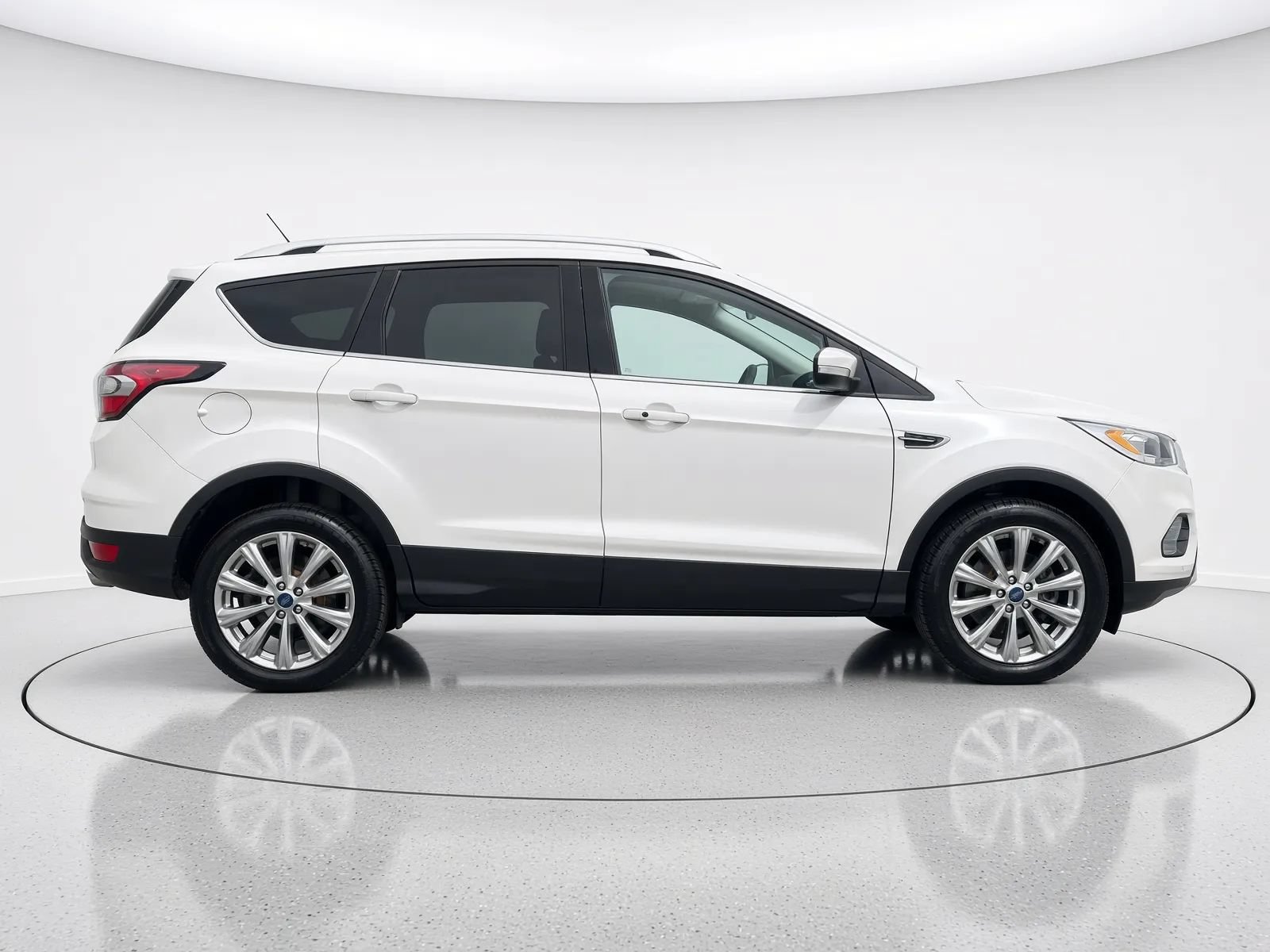 Used 2018 Ford Escape Titanium w/ Ford Safe & Smart Package AWD/4WD image 5