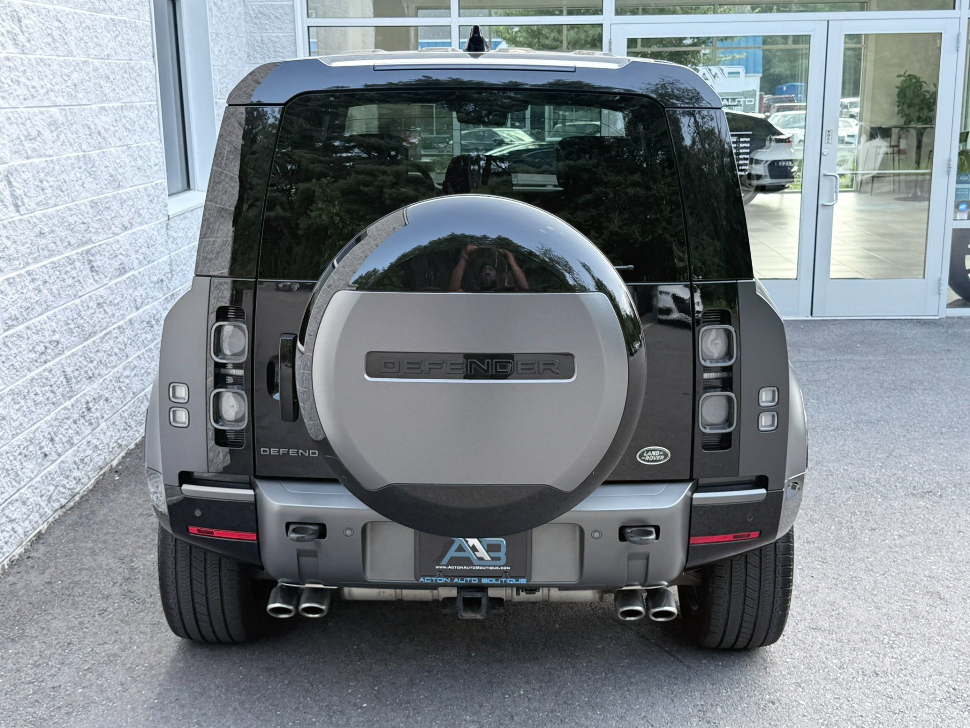 Used 2023 Land Rover Defender 110 AWD/4WD image 28