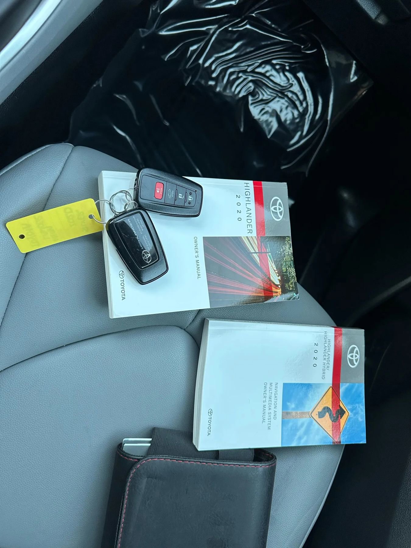 Used 2020 Toyota Highlander XLE image 30