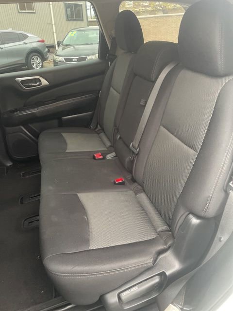 Used 2019 Nissan Pathfinder SV AWD/4WD image 14