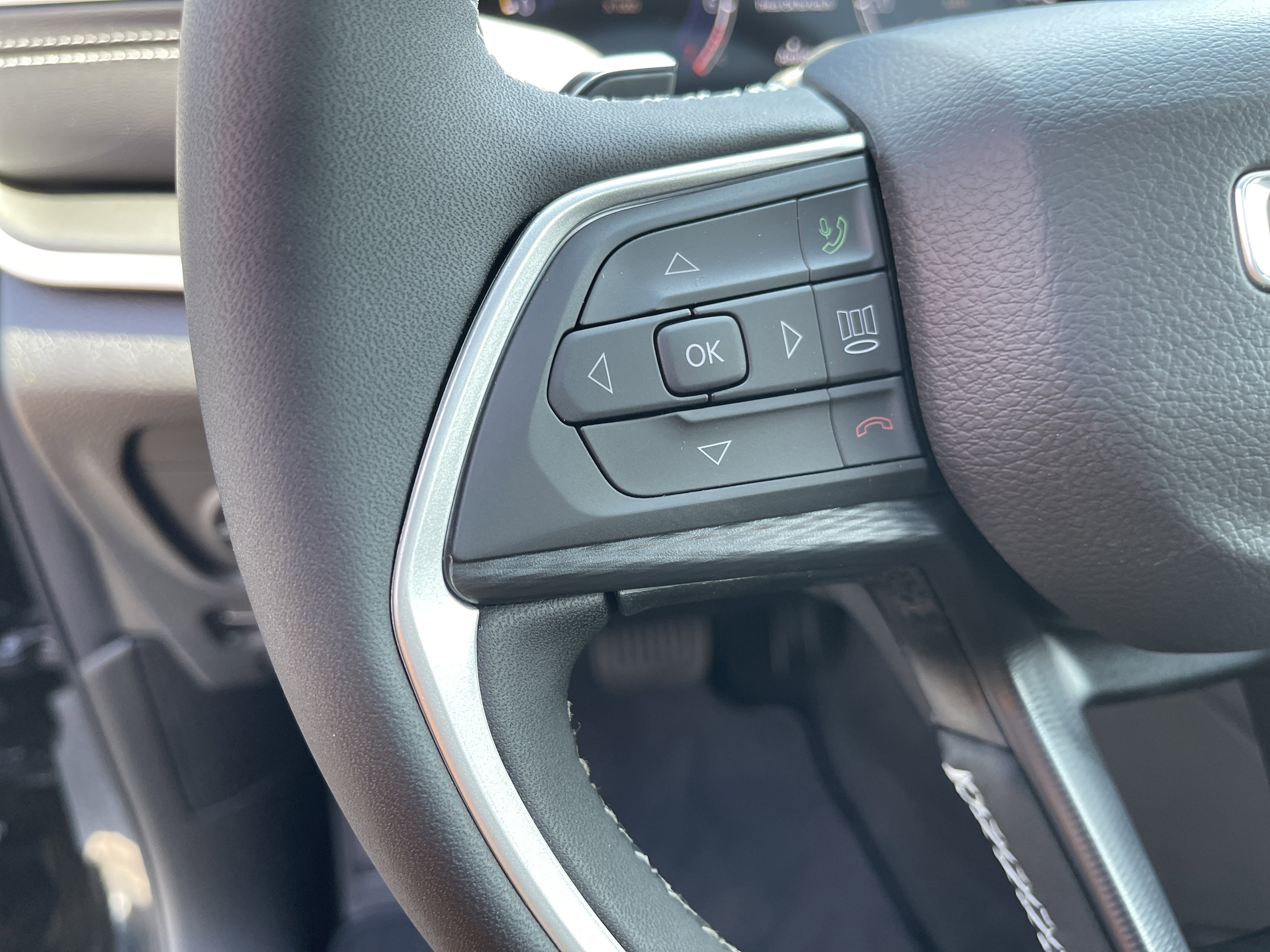 New 2025 Jeep Grand Cherokee Altitude image 19
