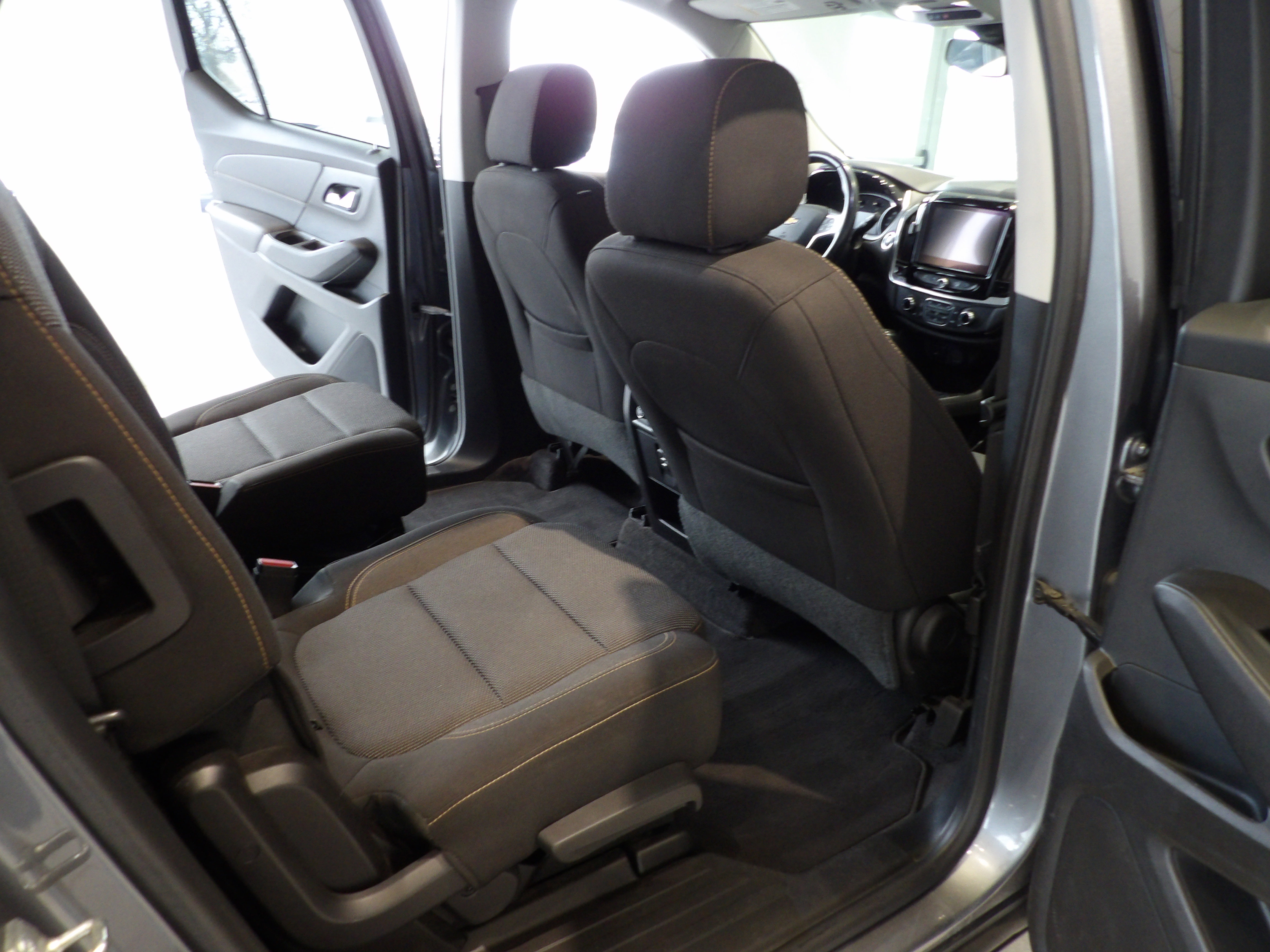 Used 2020 Chevrolet Traverse LT w/ Driver Confidence II Package image 23